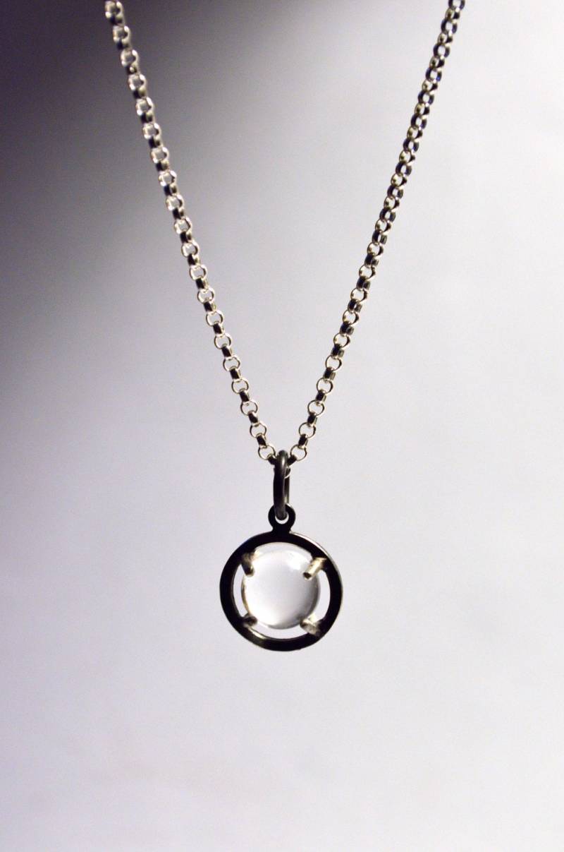 Kleine Lichtstrahlen Käfig Anhänger Halskette Aus Sterling Silber Und Quarz Kleine Lichtstrahlen Käfig Anhänger Halskette Aus Sterling Silber Und Quarz von PhetteplaceStudio