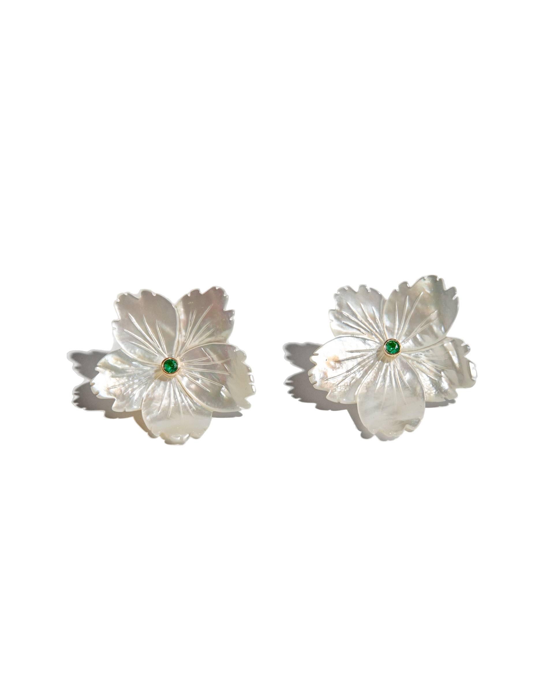 Pendiente Flor De Nácar - White - Phialebel - Earrings Pendiente Flor De Nácar - White - Phialebel - Earrings von Phialebel