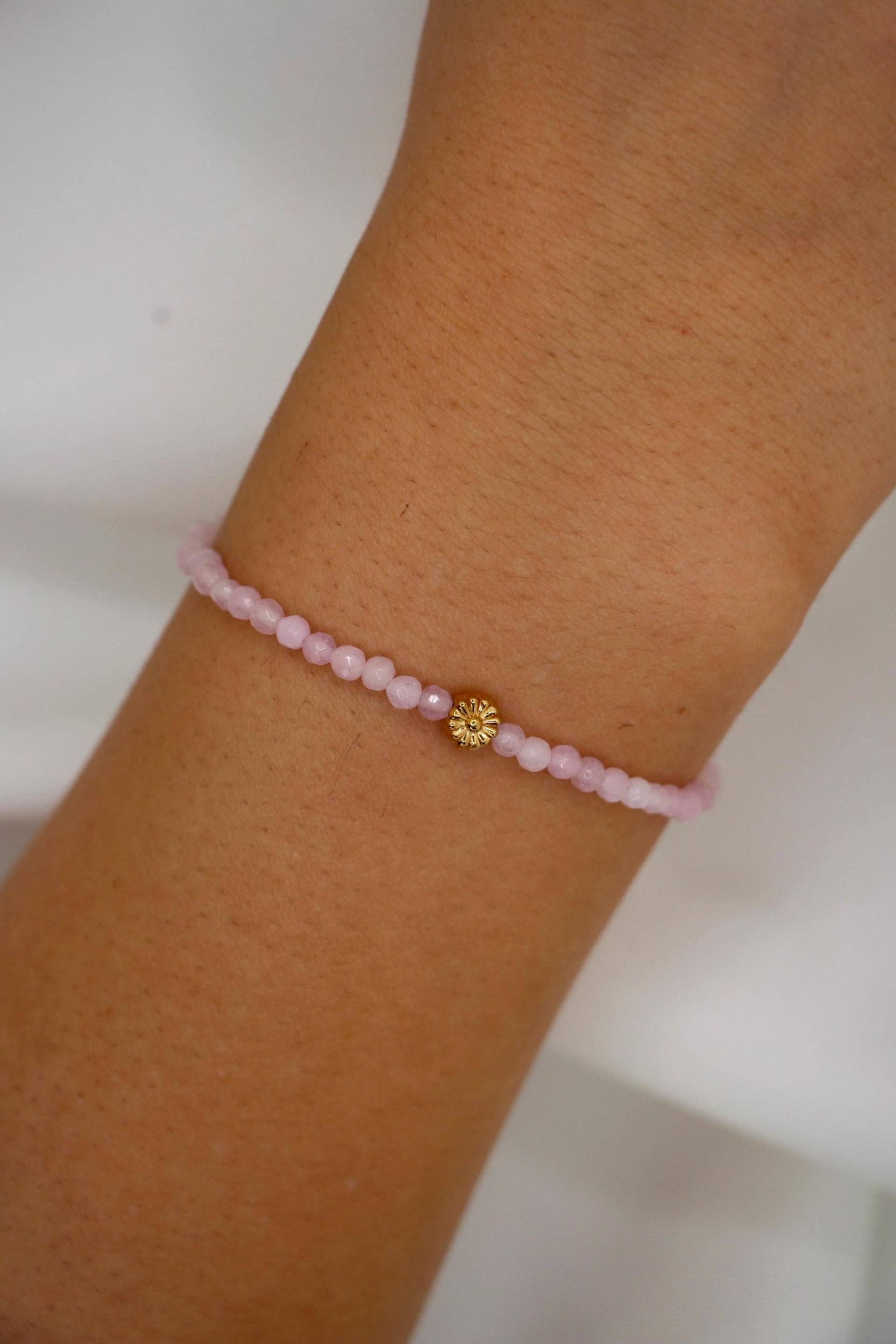 Zartes Rosenquarz Armband Gold Mit Blume Stainless Steel Zartes Rosenquarz Armband Gold Mit Blume Stainless Steel von PhilaVida