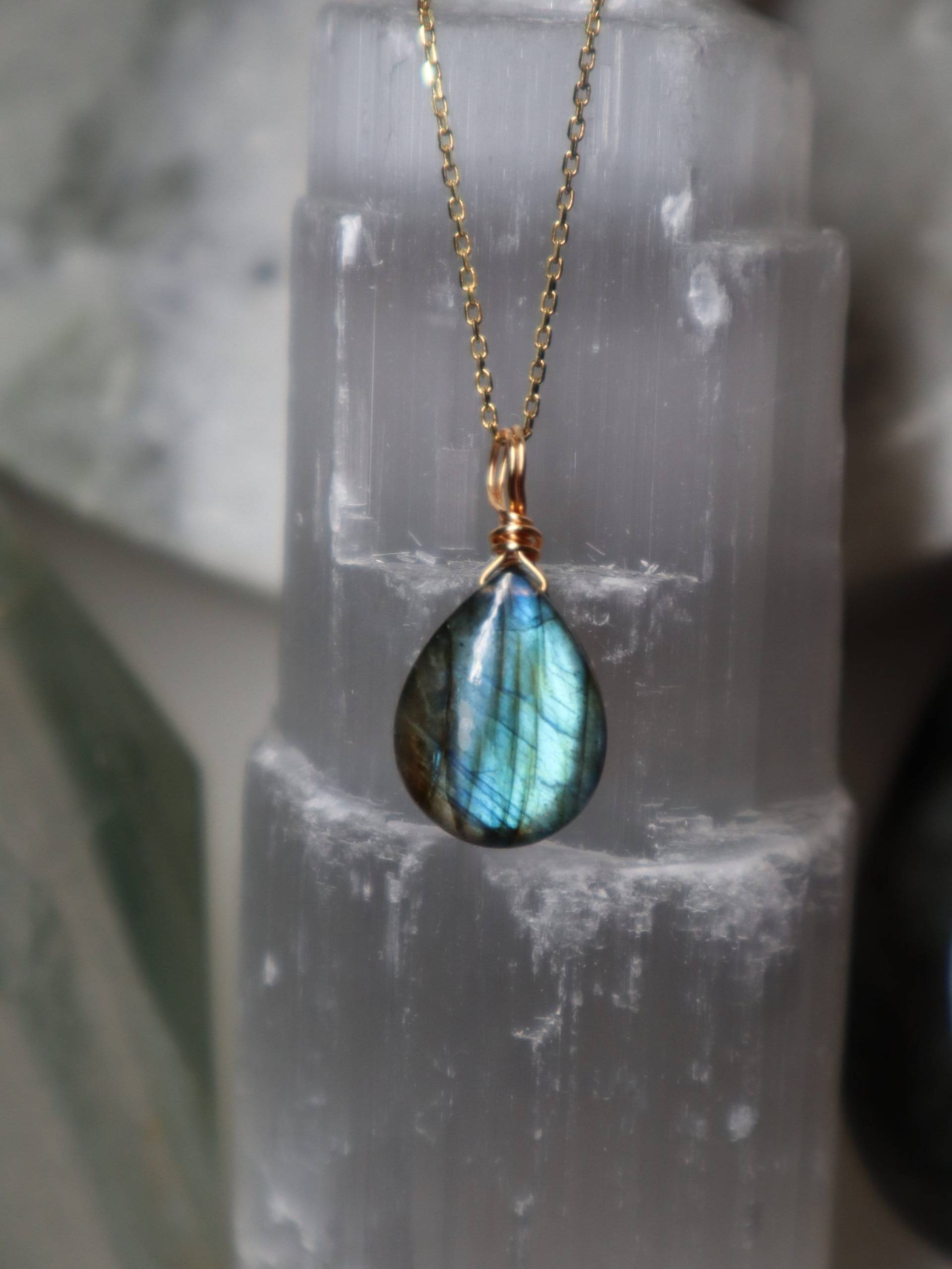 Labradorit Tropfen Kette Anhänger 925 Sterling Silber Vergoldet Natürlicher Schimmer Boho Einzigartig Labradorit Tropfen Kette Anhänger 925 Sterling Silber Vergoldet Natürlicher Schimmer Boho Einzigartig von Philiafull