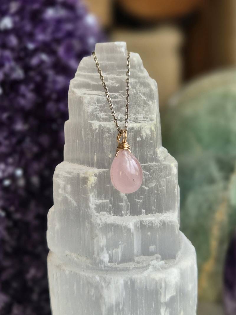 Rosenquarz Soulbloom Kette Tropfen Rosa Edelstein Halskette Anhänger Heilstein Rosenquarz Soulbloom Kette Tropfen Rosa Edelstein Halskette Anhänger Heilstein von Philiafull