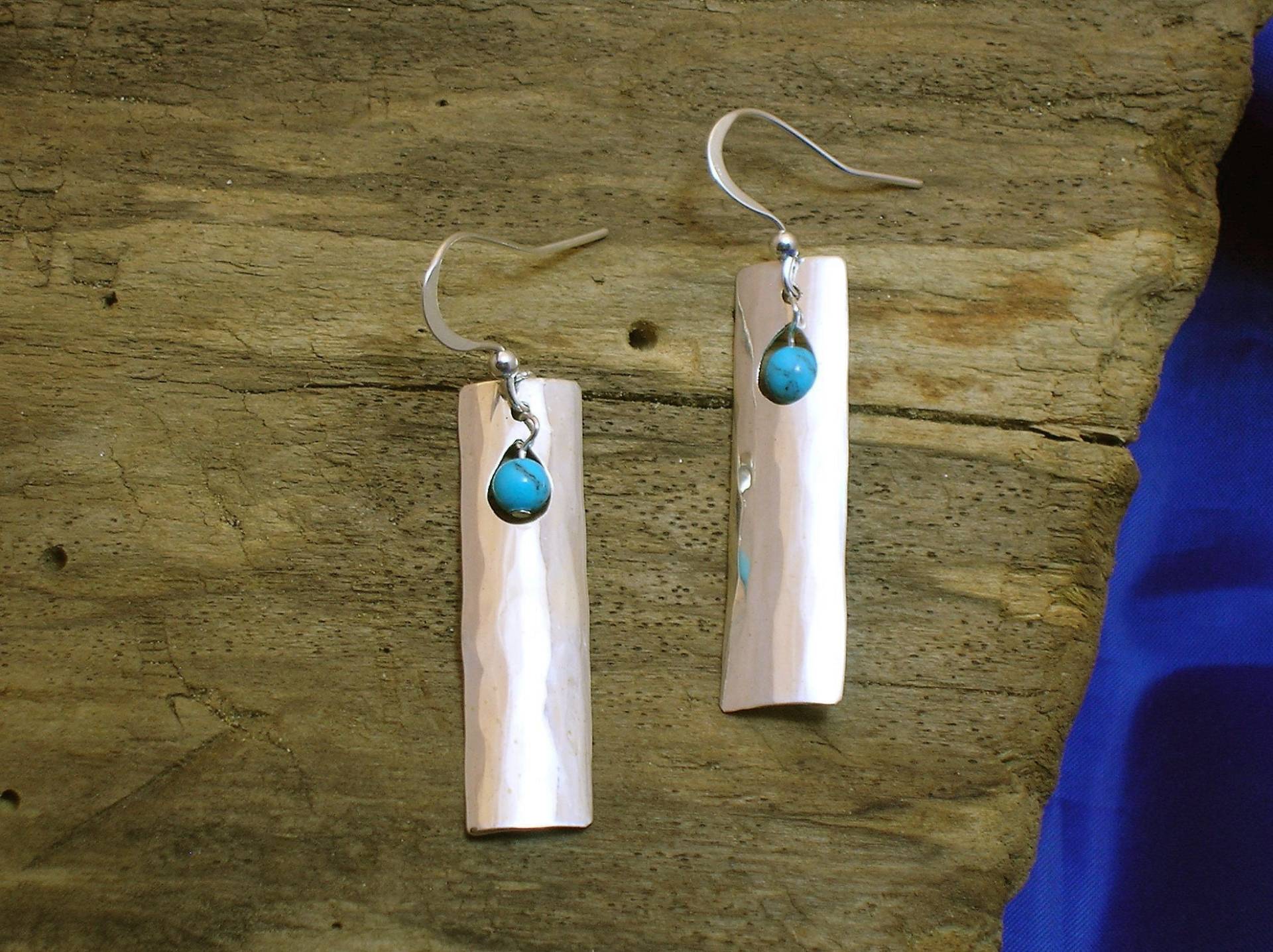 Gehämmerte Silber Und Türkis Ohrringe Handgemachte Sterling Schmuck von PhilipTulley