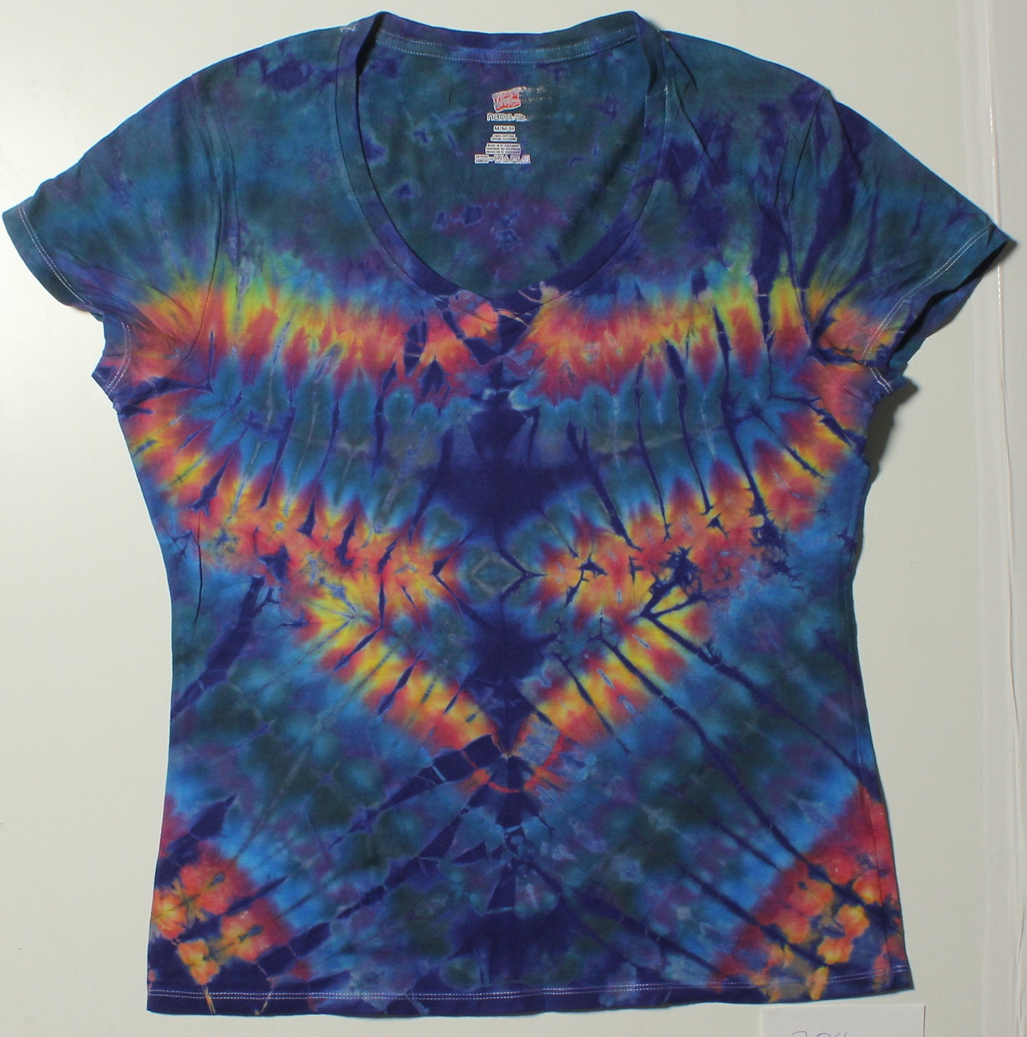 Medium Hanes Damen 100 Prozent Ringgesponnene Baumwolle Pheonix Tie Dye #304 Medium Hanes Damen 100 Prozent Ringgesponnene Baumwolle Pheonix Tie Dye #304 von PhillipBrownTieDye