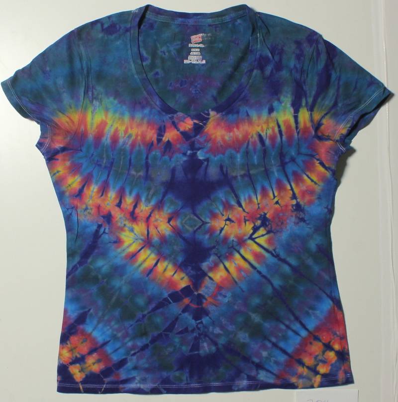 Medium Hanes Damen 100 Prozent Ringgesponnene Baumwolle Pheonix Tie Dye #304 Medium Hanes Damen 100 Prozent Ringgesponnene Baumwolle Pheonix Tie Dye #304 von PhillipBrownTieDye