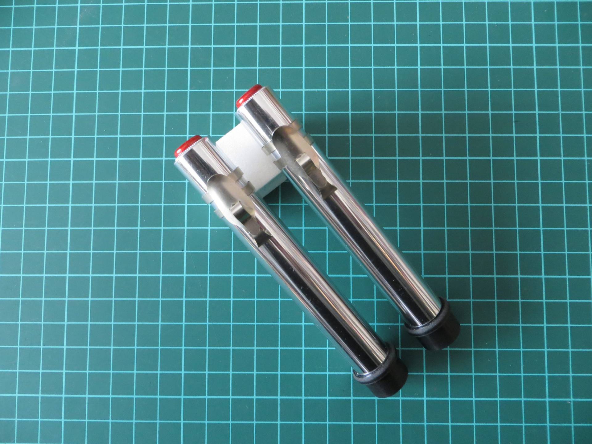 Satz Mit 2 Zylindercodes, Nachbildung Eines Dosimeters Roter Spitze Und Silberner Sw-stütze Clip von PhiloProps