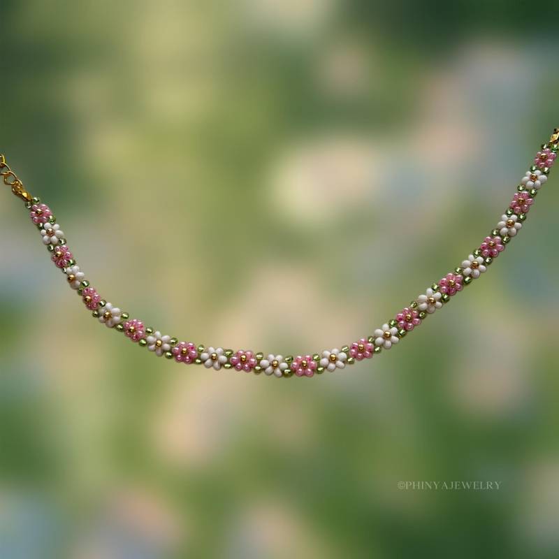 Handgemachte Miyukiperlenhalskette || Bunte Blümchenhalskette Personalisierbarer Schmuck Handmade Gift von PhinyaJewelry