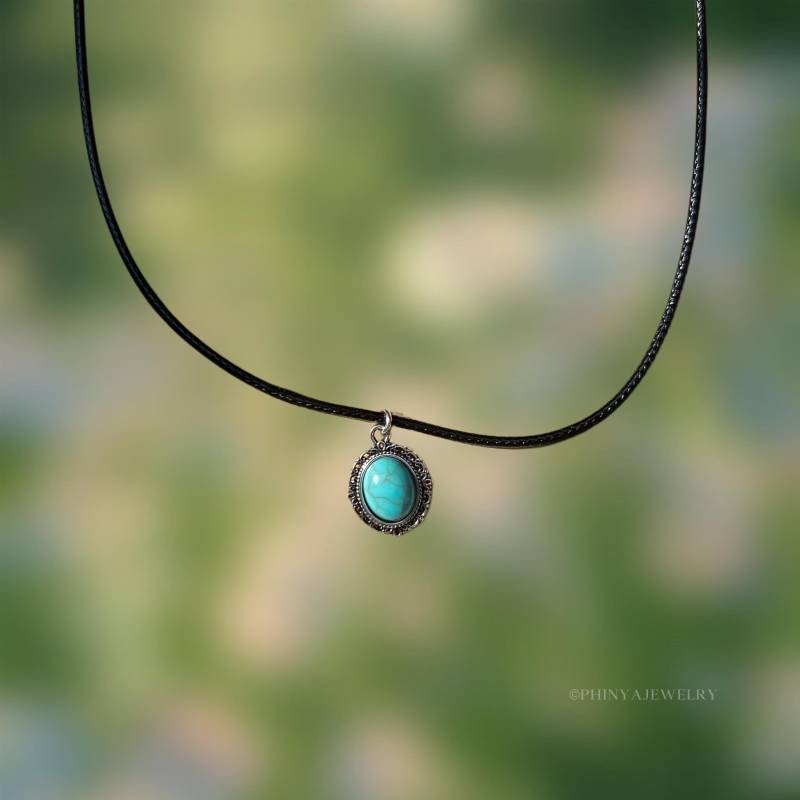 Handgemachte Halskette in Modell „Belle" || Lederhalskette Mit Anhänger Handmade Gift von PhinyaJewelry