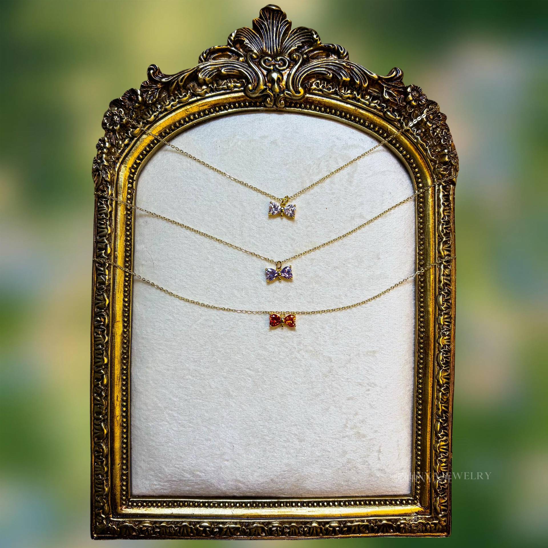 Handgemachte Halskette in Modell „Kathleen" || 18K Gliederhalskette Zirkonia Schleifchenanhänger Handmade Gift von PhinyaJewelry