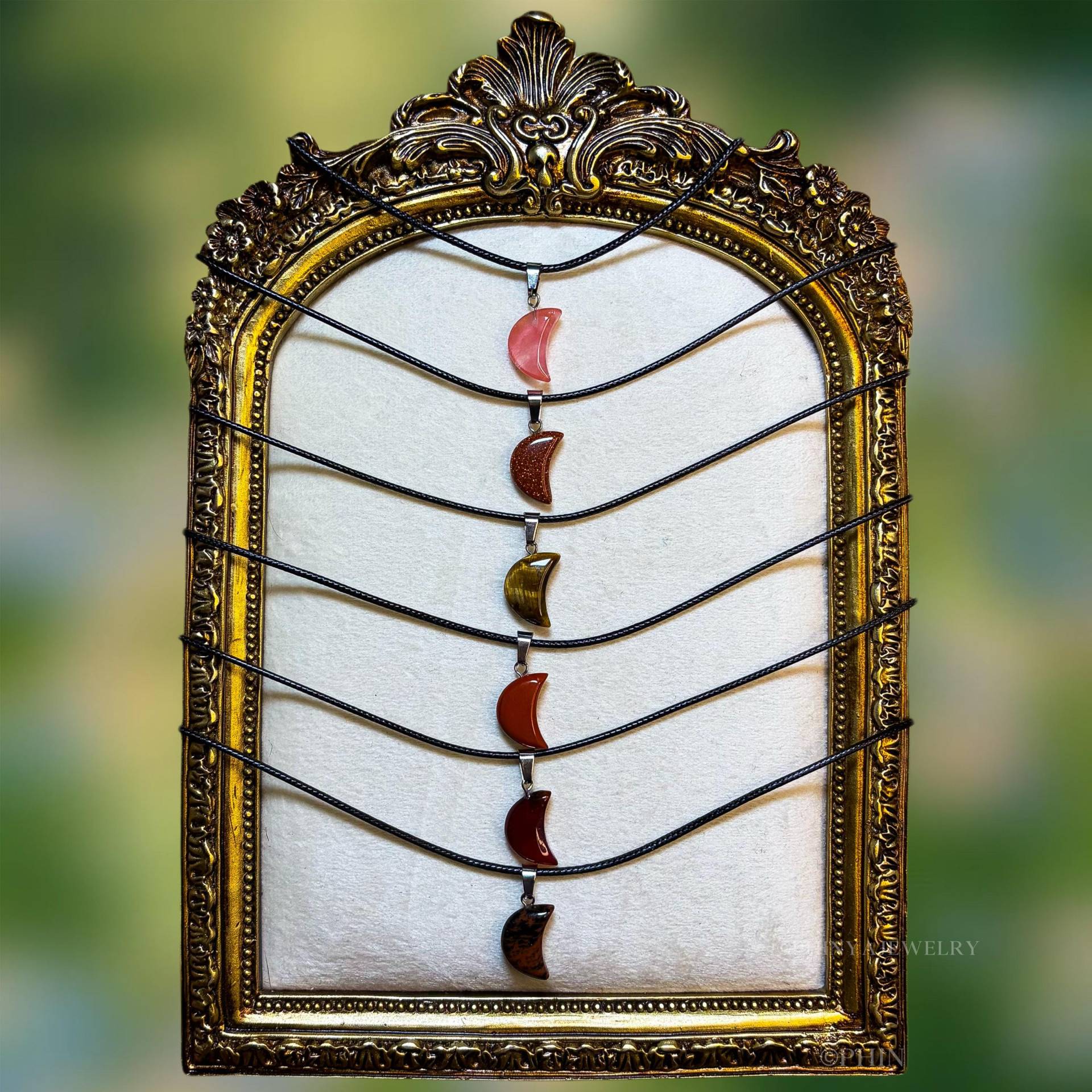 Handgemachte Halsketten in Modell „Lunar I" || Lederkette Mit Anhänger Natursteinanhänger Handmade Gift von PhinyaJewelry