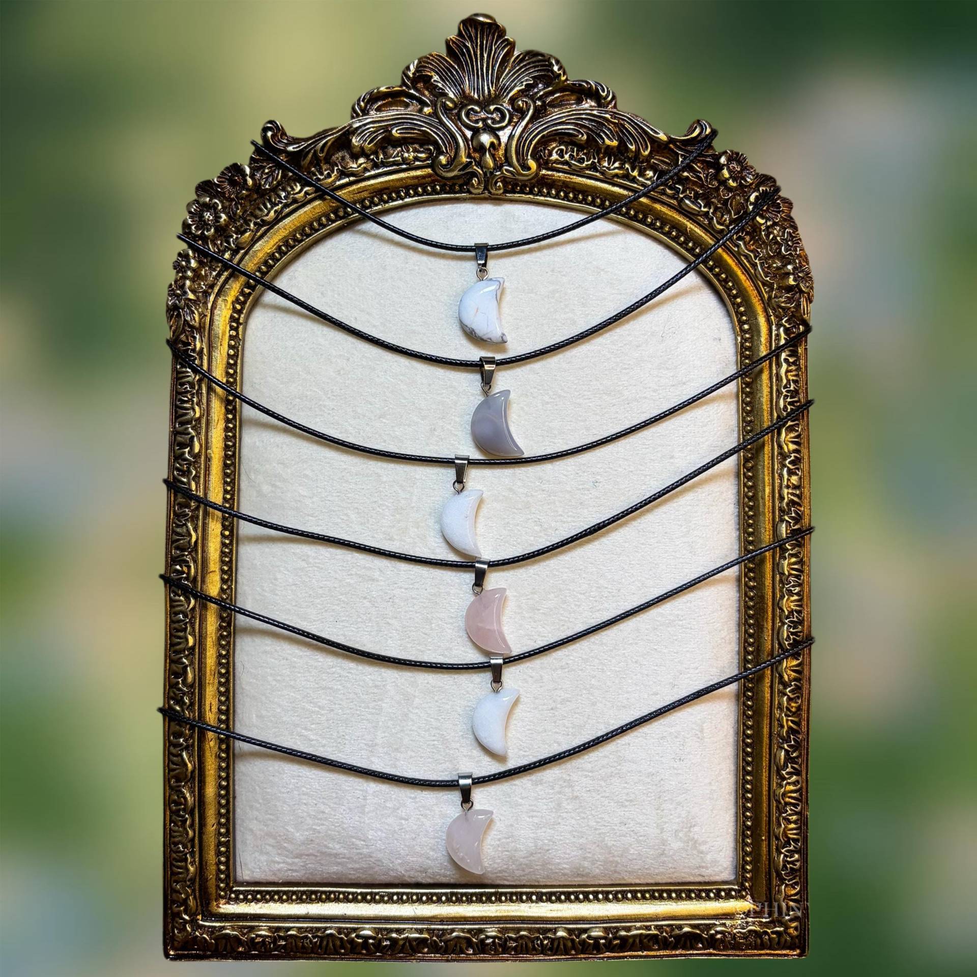 Handgemachte Halsketten in Modell „Lunar Ii" || Lederhalskette Mit Anhänger Natursteinanhänger Handmade Gift von PhinyaJewelry