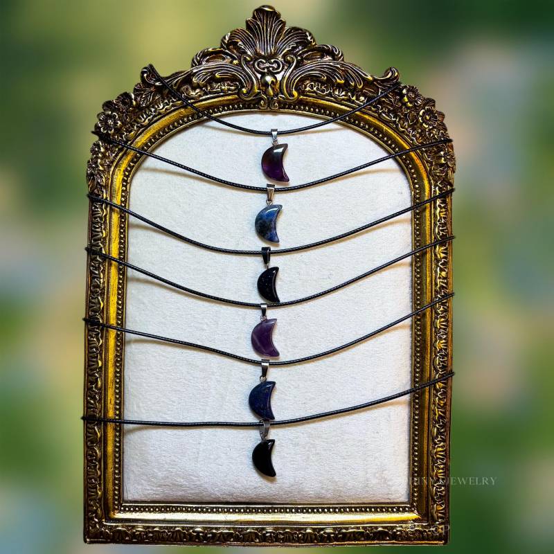 Handgemachte Halsketten in Modell „Lunar Iii" || Lederhalskette Mit Anhänger Natursteinanhänger Handmade Gift von PhinyaJewelry