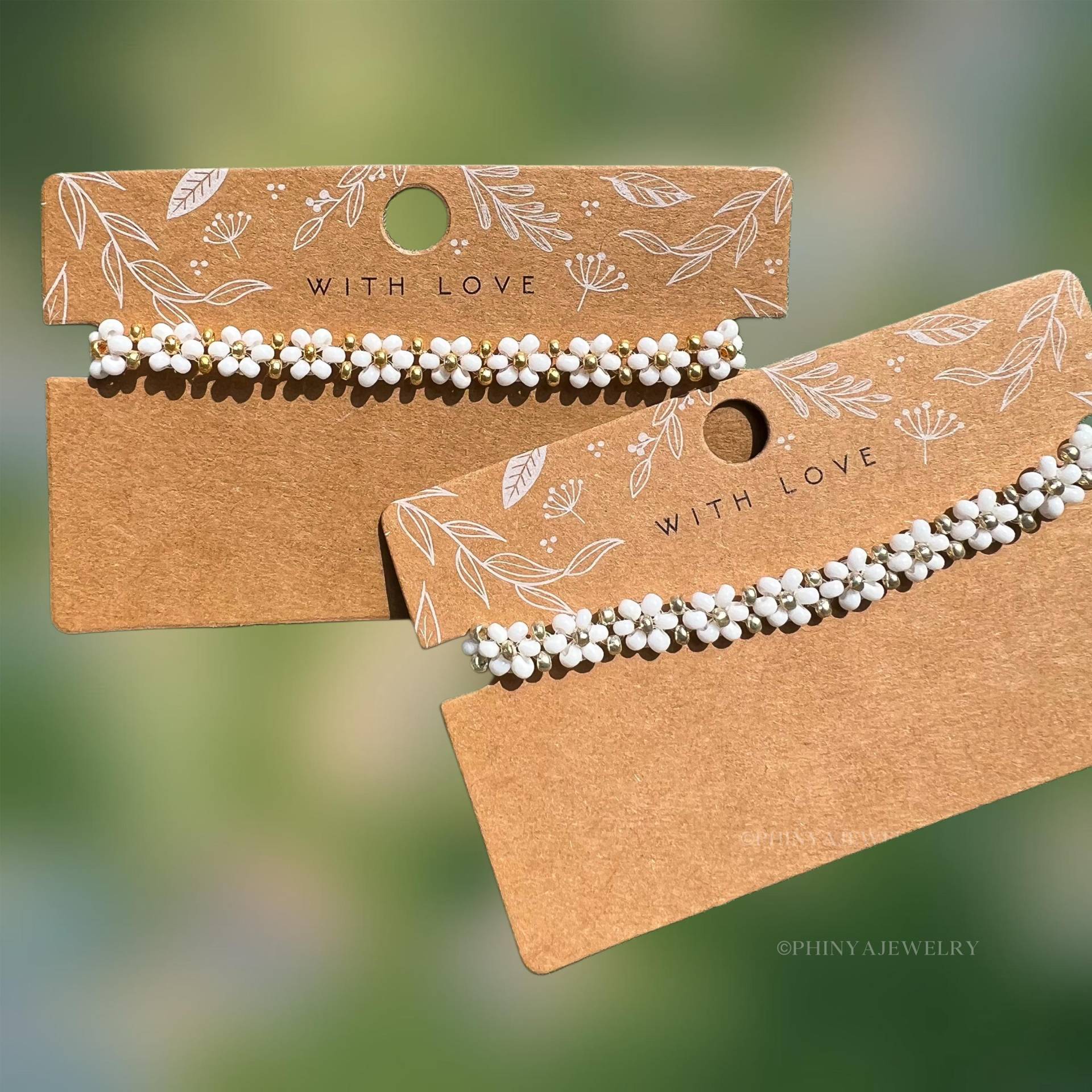 Handgemachte Miyukiperlenarmbänder in Modell „Levana" || Buntes Blümchenarmband Handmade Gift von PhinyaJewelry