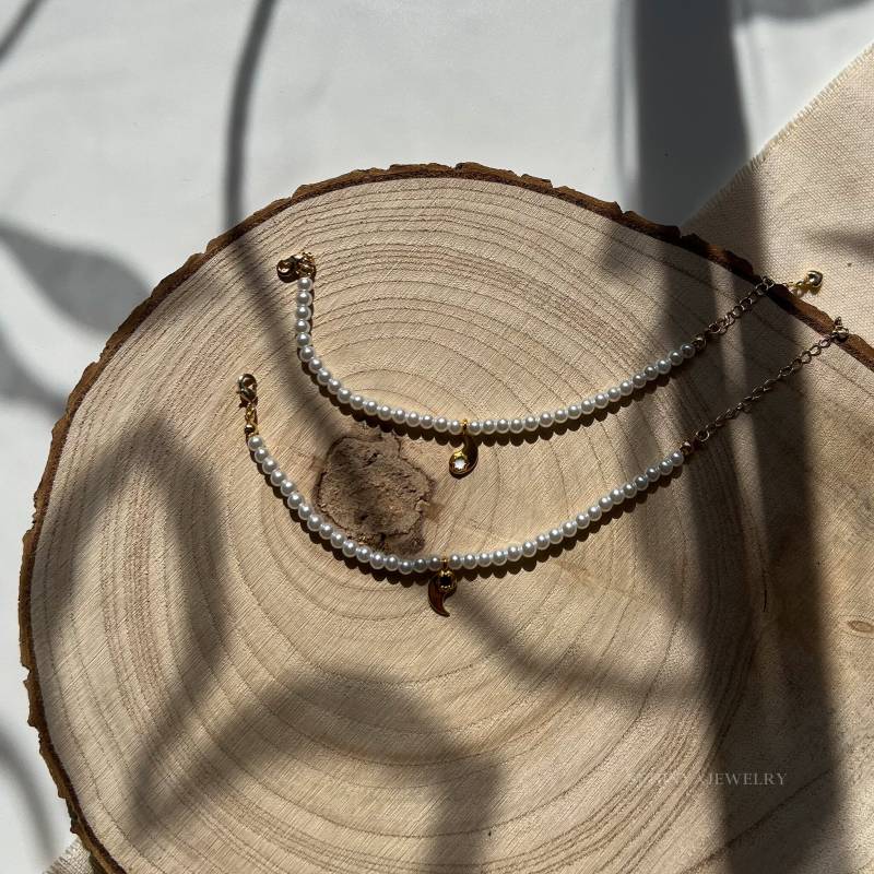 Handgemachte Perlenarmbänder in Modell „Lucia" || Wachsperlenarmband Mit Anhänger von PhinyaJewelry