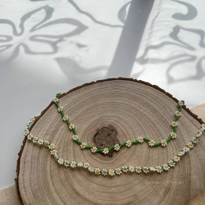 Handgemachte Perlenkette in Modell „Daisy" Oder „Hana" || Blümchenkette Bunte Miyukiperlenhalskette von PhinyaJewelry