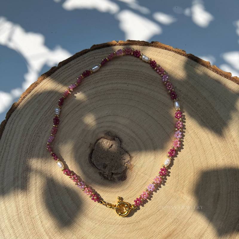Handgemachte Perlenkette in Modell „Flora" || Bunte Miyukiperlenkette Süßwasserperlen Halskette von PhinyaJewelry
