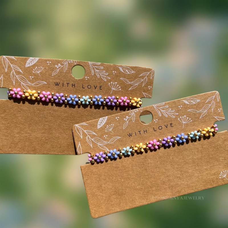 Handgemachtes Miyukiperlenarmband in Modell „Evelia" || Buntes Blümchenarmband Handmade Gift von PhinyaJewelry