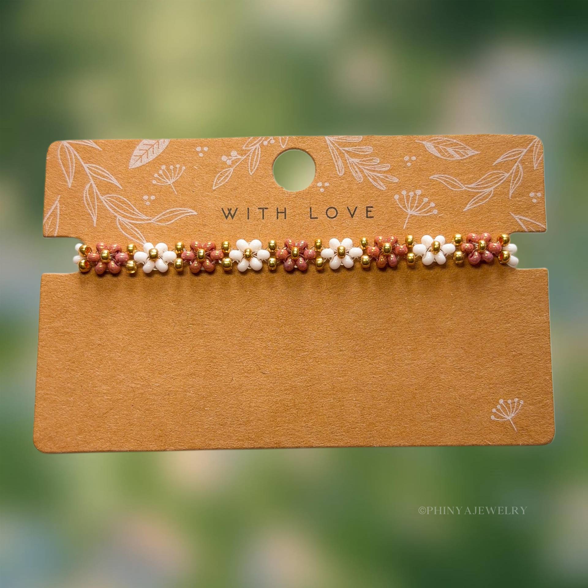 Handgemachtes Miyukiperlenarmband in Modell „Nera" || Buntes Blümchenarmband Handmade Gift von PhinyaJewelry