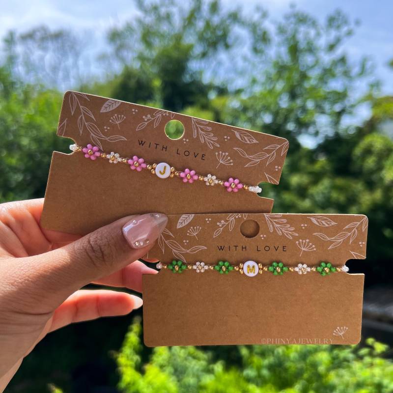 Handgemachtes Perlenarmband in Modell „Rosie" || Blümchenarmband Buntes Miyukiperlenarmband Personalisierbar von PhinyaJewelry