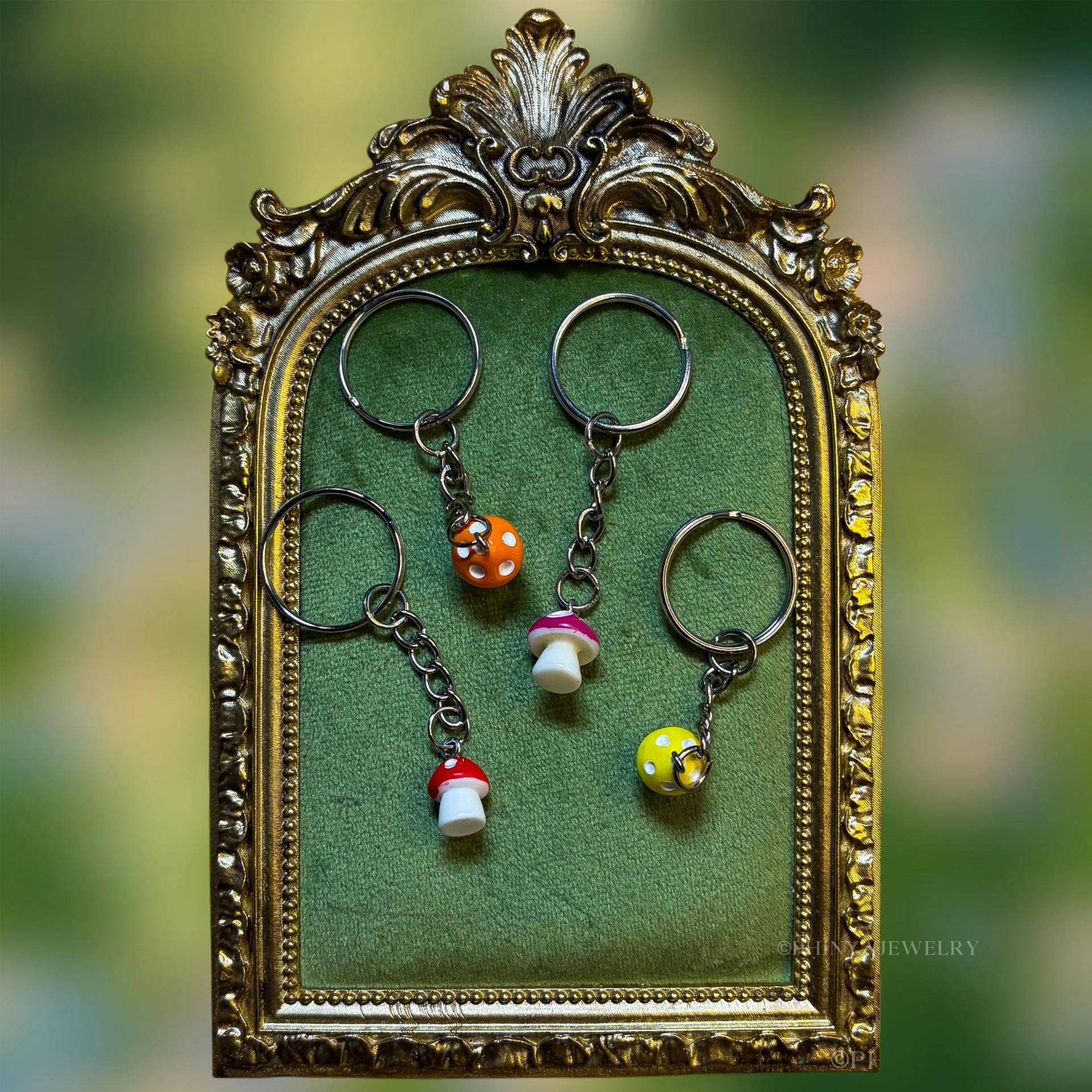 Süßer Schlüsselanhänger in Modell „Kleiner Pils" || Handmade Gift von PhinyaJewelry