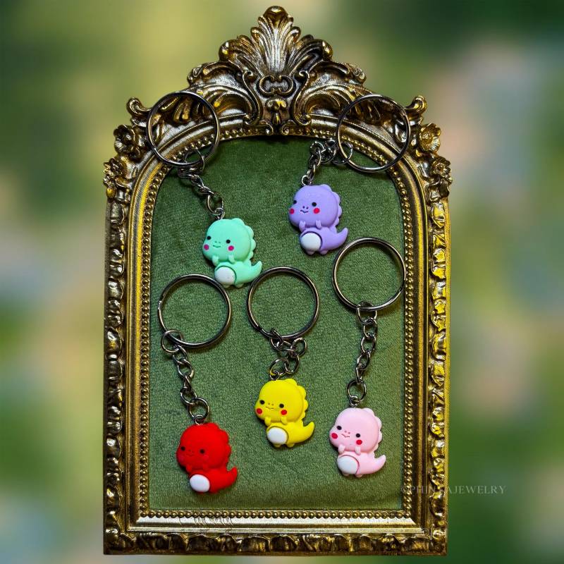 Süßer Schlüsselanhänger in Modell „Kleiner Dino" || Handmade Gift von PhinyaJewelry
