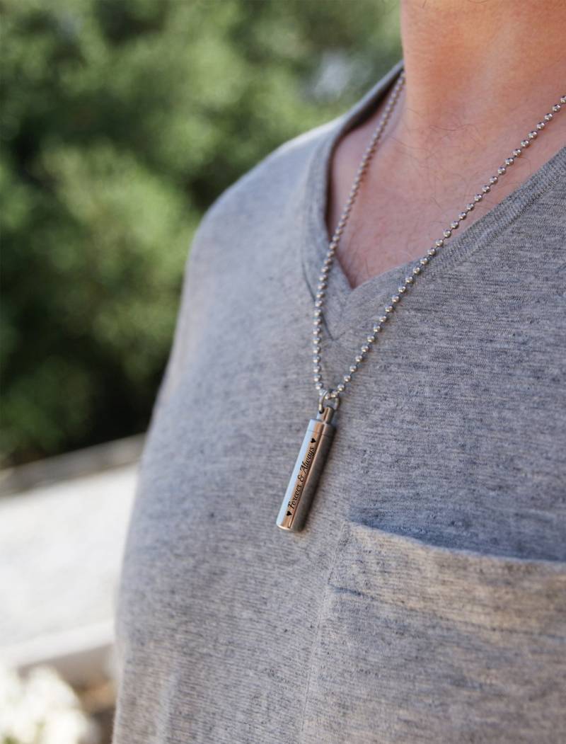 Freund Geschenk Versteckte Nachricht Halskette Für Männer Edelstahl Memory Capsule von Phishka