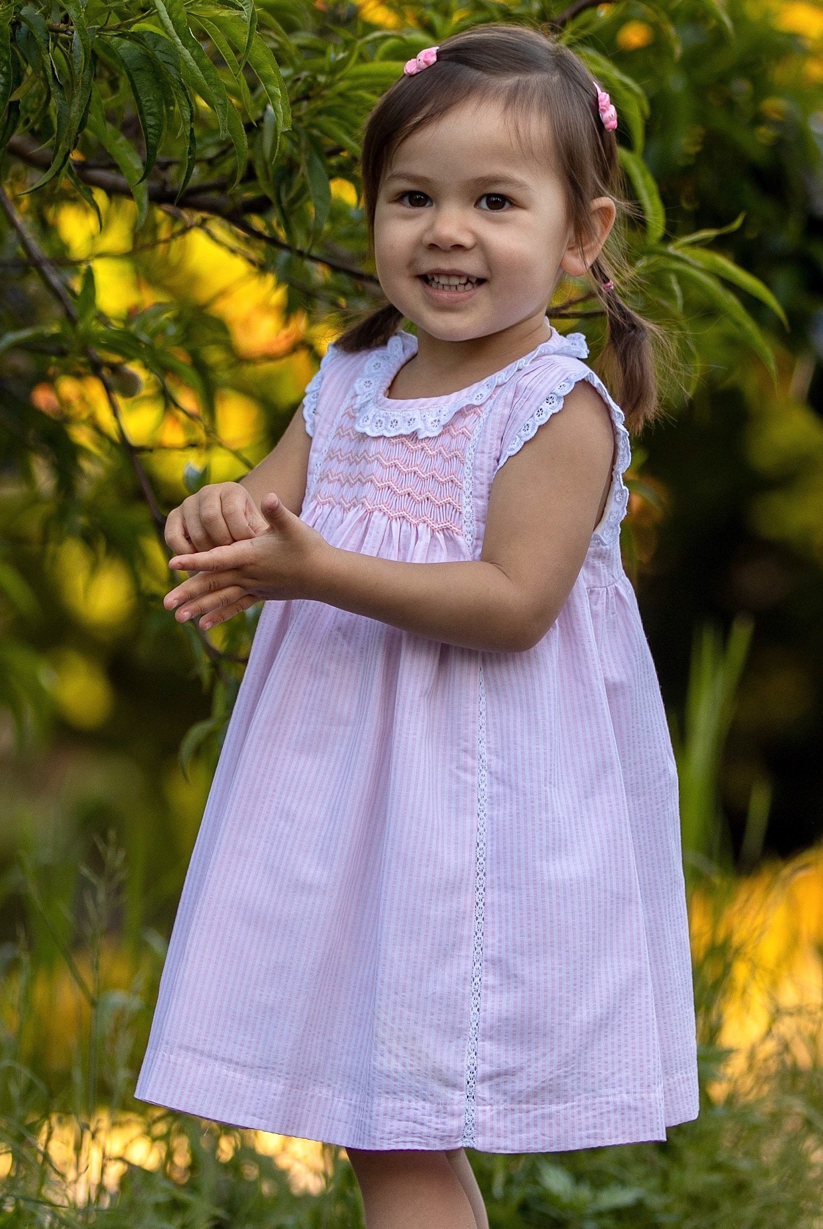 Kleines Kinder Mädchen Handbesticktes Kleid Aus Baumwolle Seersucker - Baby Prinzessin Für Ostern von Phlona