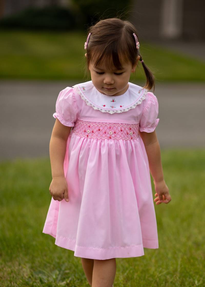 Rosa Mädchen Liberty Kleid, Hand Gesmokt | Porträt Kleid Strand Brautkleid Twirl Frühlingskleid Rüschen Sommerkleid von Phlona