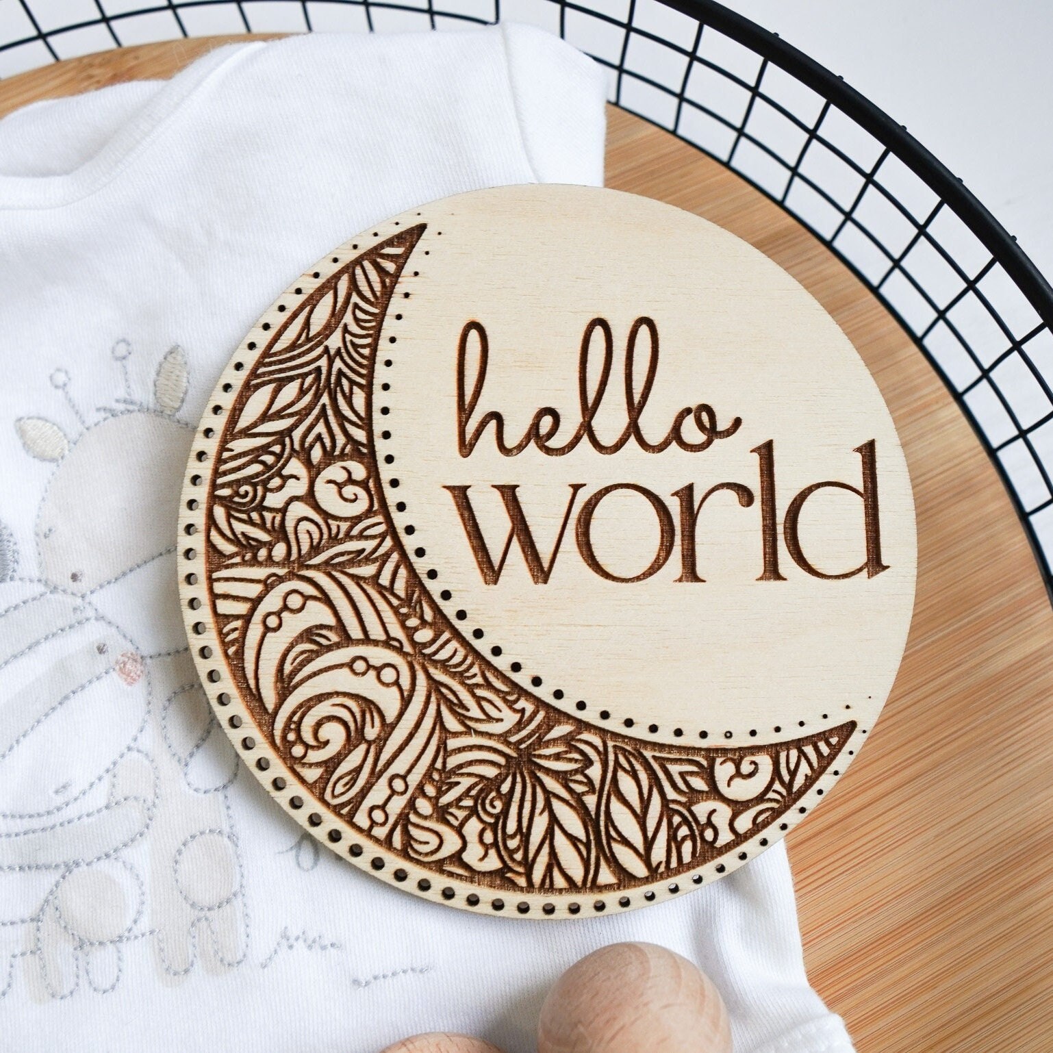 Hello World Geburtsanzeige Zeichen Willkommen in Der Welt Mond Design Baby Ankunft Ankündigung Plaque Neugeborene Offenbaren Hello World Geburtsanzeige Zeichen Willkommen in Der Welt Mond Design Baby Ankunft Ankündigung Plaque Neugeborene Offenbaren von PhoenixCove