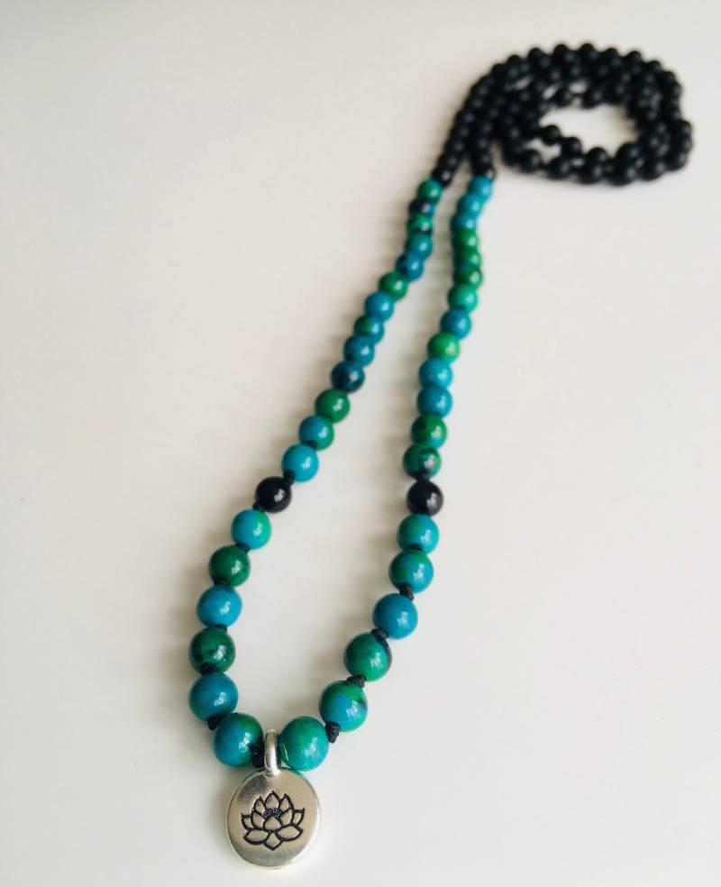 6mm Chrysocolla Und Matt Onyx Mala, Mit Lotus-Charme 6mm Chrysocolla Und Matt Onyx Mala, Mit Lotus-Charme von PhoenixMala