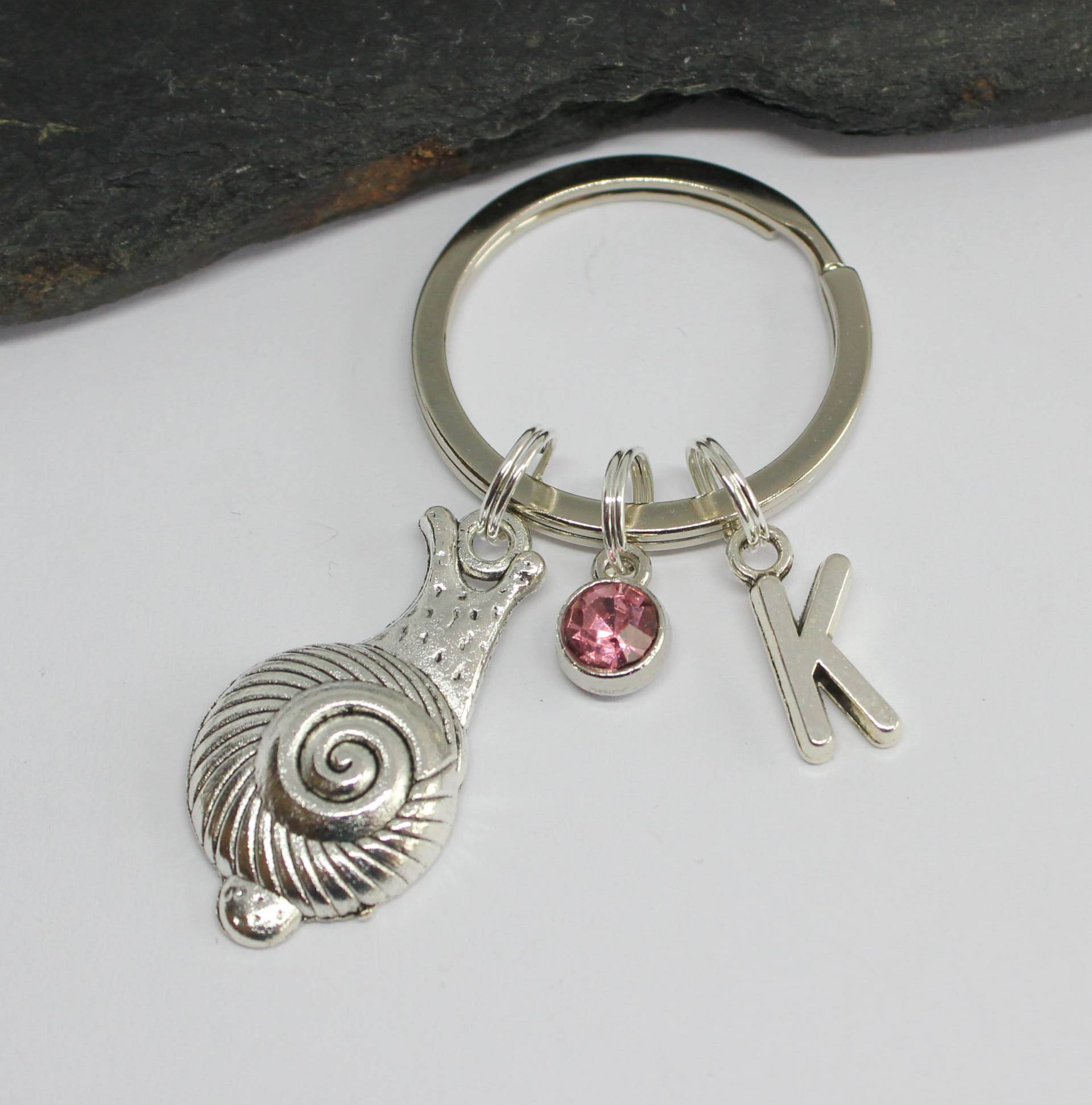 Schnecke Personalisierte Geburtsstein Anfangsschlüsselring, Personalisierter Schlüsselring, Personalisiertes Geschenk, Schneckenzubehör Schnecke Personalisierte Geburtsstein Anfangsschlüsselring, Personalisierter Schlüsselring, Personalisiertes Geschenk, Schneckenzubehör von PhoenixRisingGB