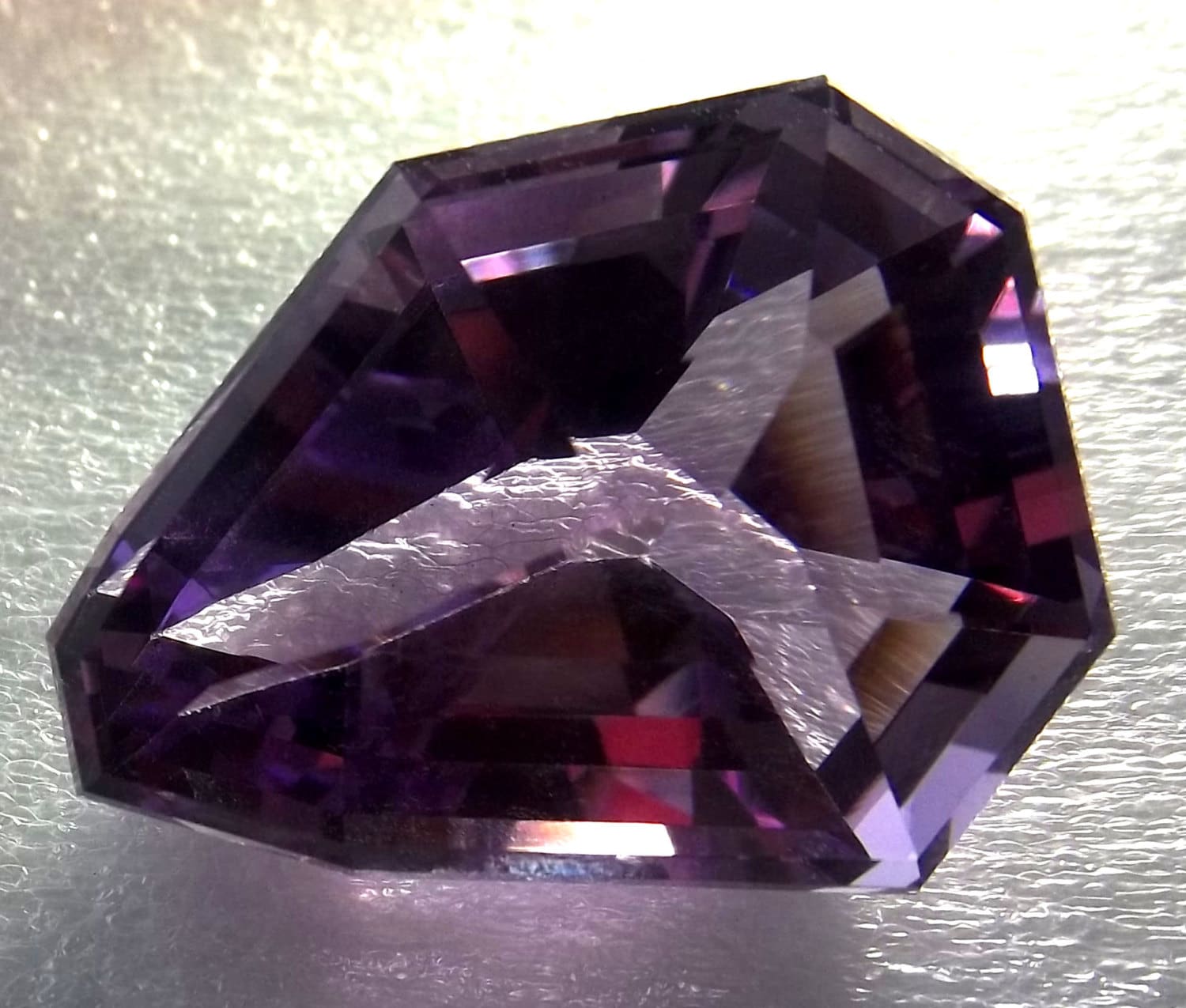 Amethyst - Lilac Unheated Freeform Cut 82.27 Ct Riesig Investmentqualität Reduziert Amethyst - Lilac Unheated Freeform Cut 82.27 Ct Riesig Investmentqualität Reduziert von PhoenixRisingUltd