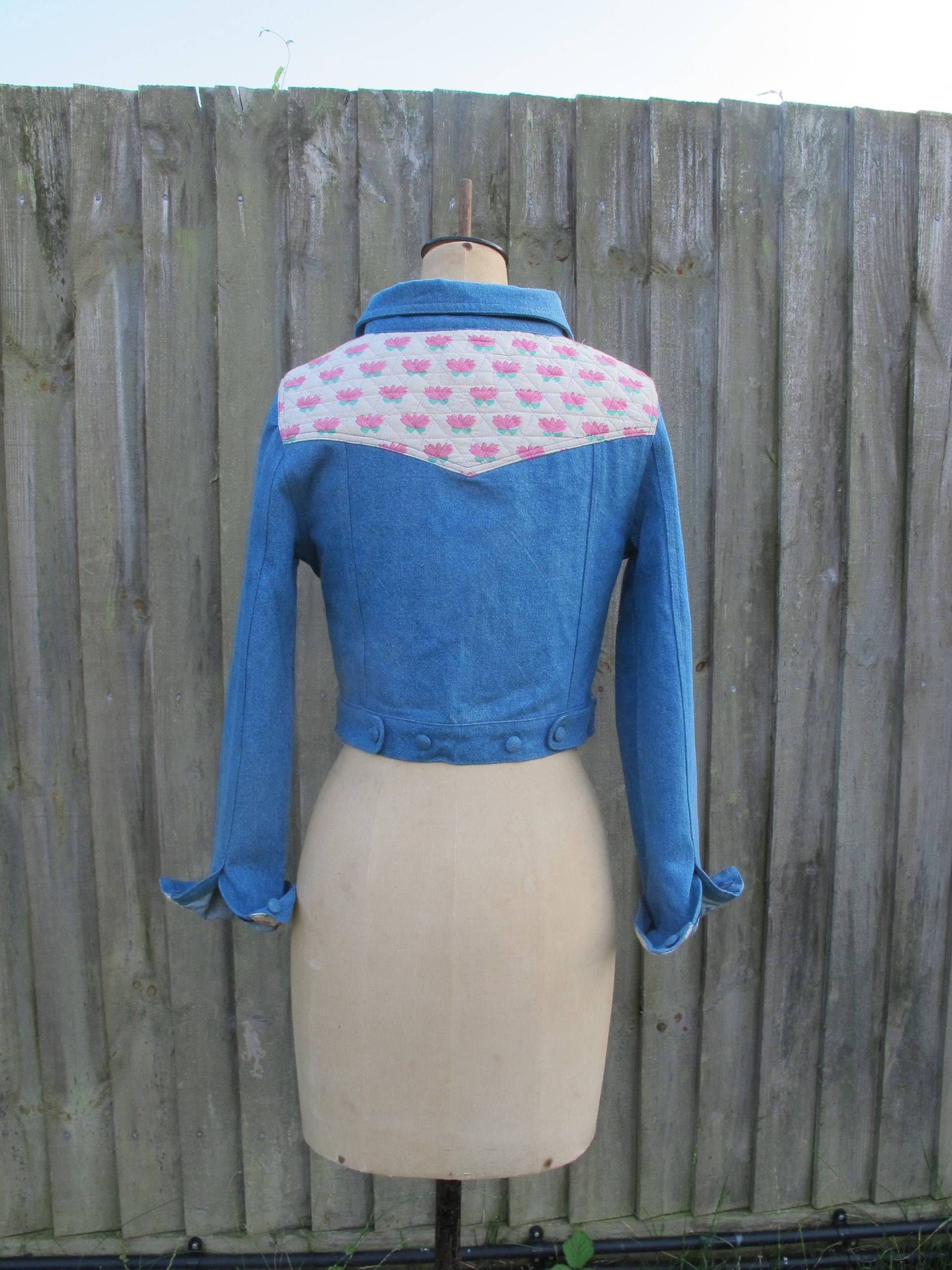 Die Lotus Liebe Jeansjacke, Druck, Yoga Tragen, Spirituelle Kleidung, Kuh Mädchen, Boho, Hippie, Ibiza, Brennende Mann, Festival-stil von Phosforescence