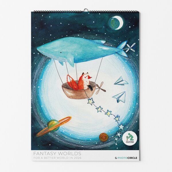 Photocircle Fröhliche Fantasiewelten Kalender 2026 – Nachhaltiger Kinderkalender mit liebevollen Illustrationen von Marta Casals Juanola von Photocircle
