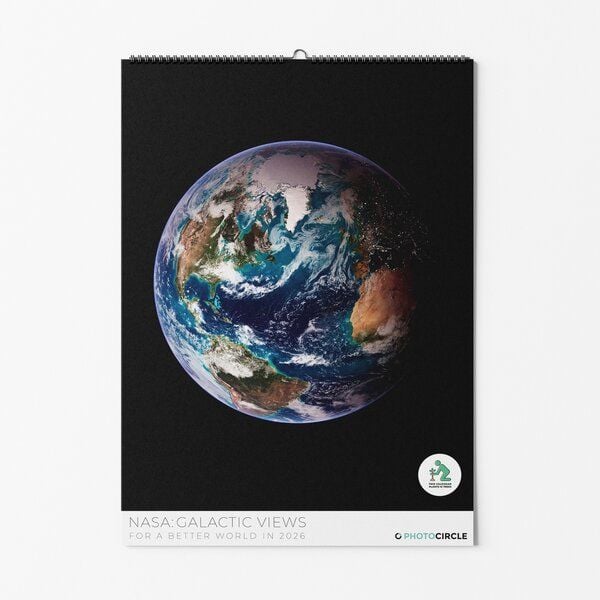Photocircle NASA Wandkalender – Galactic Views / Monatsplaner mit Fotos ferner Galaxien von NASA Weltraumteleskopen von Photocircle