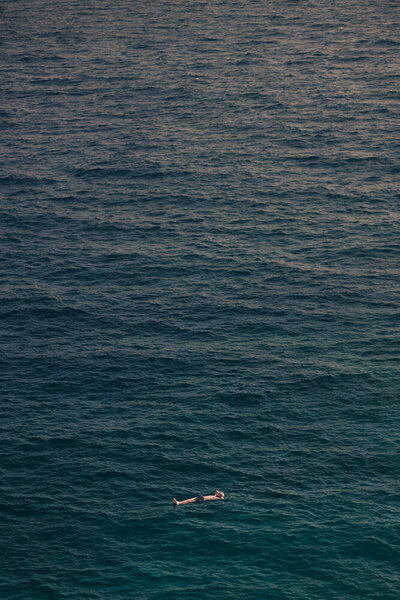 Photocircle Poster / Leinwandbild - Deep Ocean Solitude von Photocircle