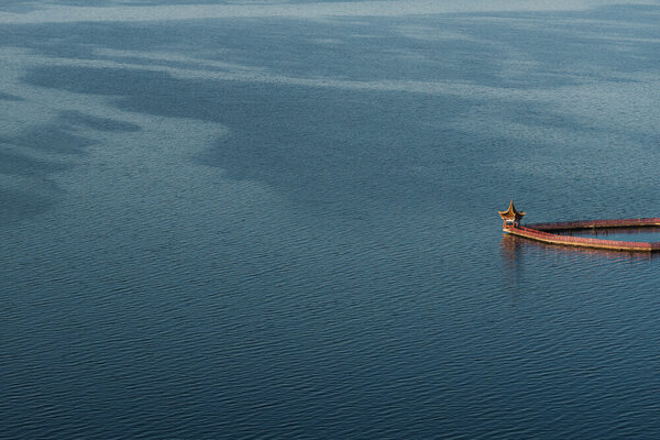 Photocircle Poster / Leinwandbild - Magic Hour on Erhai Lake von Photocircle