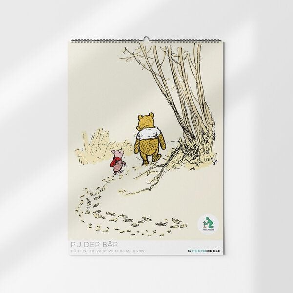 Photocircle Pu der Bär Wandkalender 2026 mit Originalzeichnungen und Zitaten des A.A. Milnes Kinderbuchklassikers von Photocircle