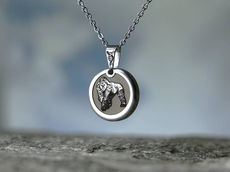 Gorilla Kettenanhänger Für Wildtierfans, Edelstahl, Natur Inspiriert, Geschenkidee Naturliebhaber Gorilla Kettenanhänger Für Wildtierfans, Edelstahl, Natur Inspiriert, Geschenkidee Naturliebhaber von Photonenwerkstatt