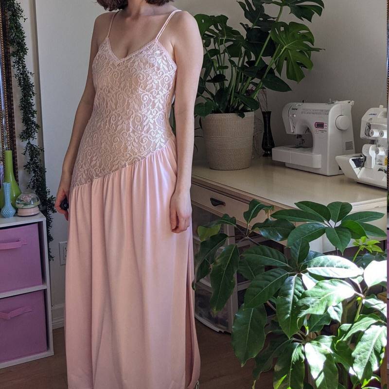 Vintage Rosa Slip Kleid Spitze Diagonal Taille 1980Er Jahre Undercover Wear von Phrodyte