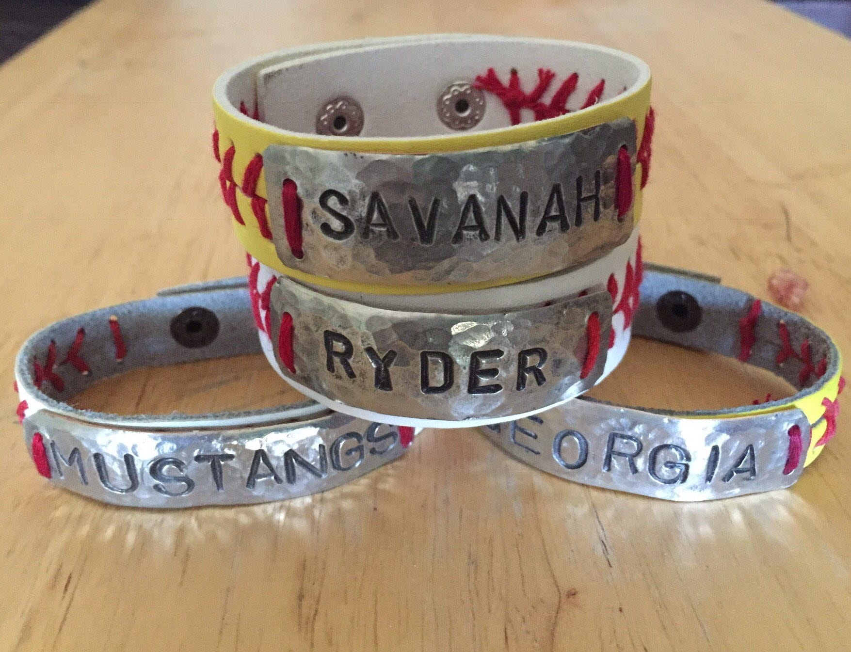 Personalisierte Baseball Oder Softball Armband Personalisiert Versandkostenfrei Personalisierte Baseball Oder Softball Armband Personalisiert Versandkostenfrei von PhyllisAnnsHFB