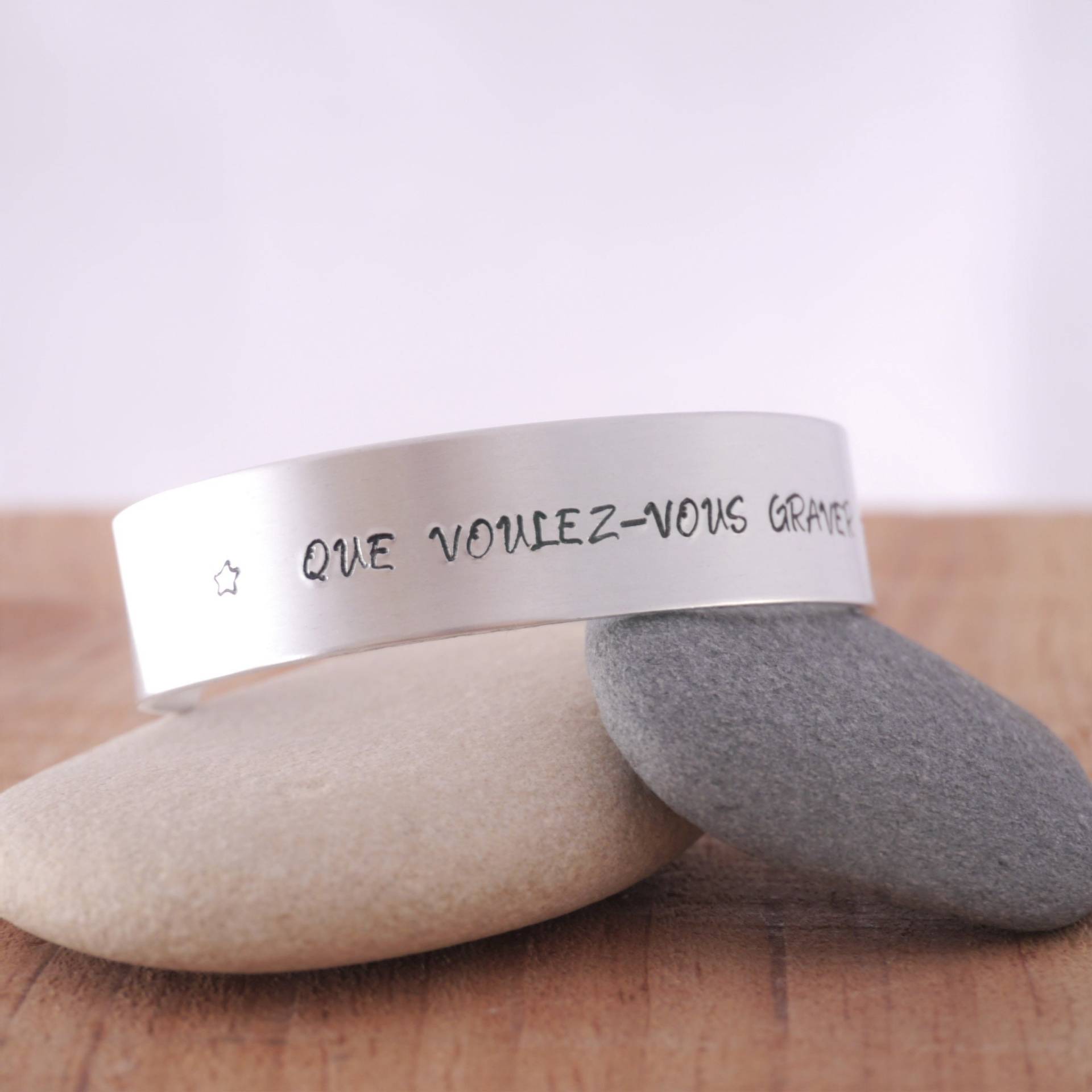 Anpassbares Armband 25 Zeichen Aus Metall - Rush-Armband Personalisierter Schmuck Zitat Und Pointe von PicEtPatchEtColegram