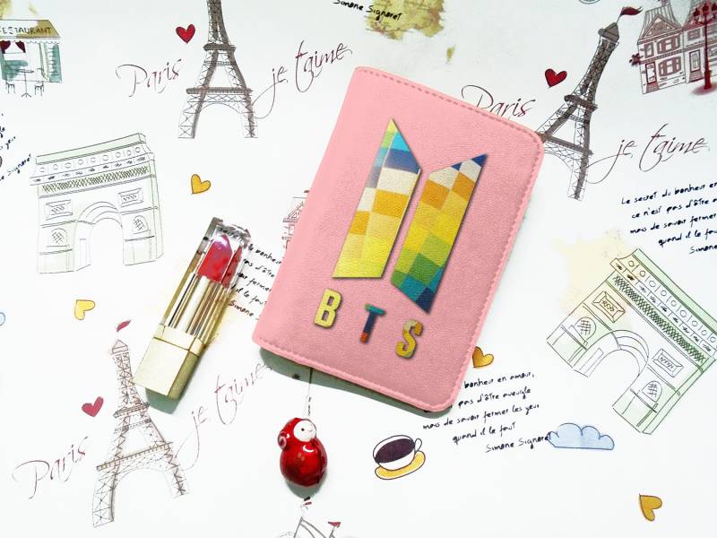 Picasatravel Kunstleder Passport Covers | Passhalter Für Reisen [Name Angepasst] Niedlicher K-Pop-Fan von PicasaTravel