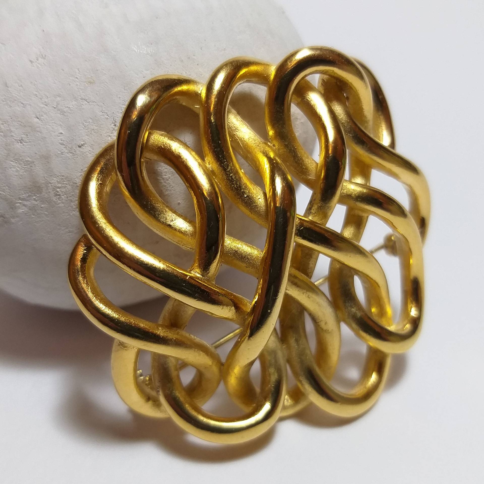 Abstrakte Twisted Brosche Signiert E.pearl Gold Tone Vergoldet Vintage von PicasolaVintageShop