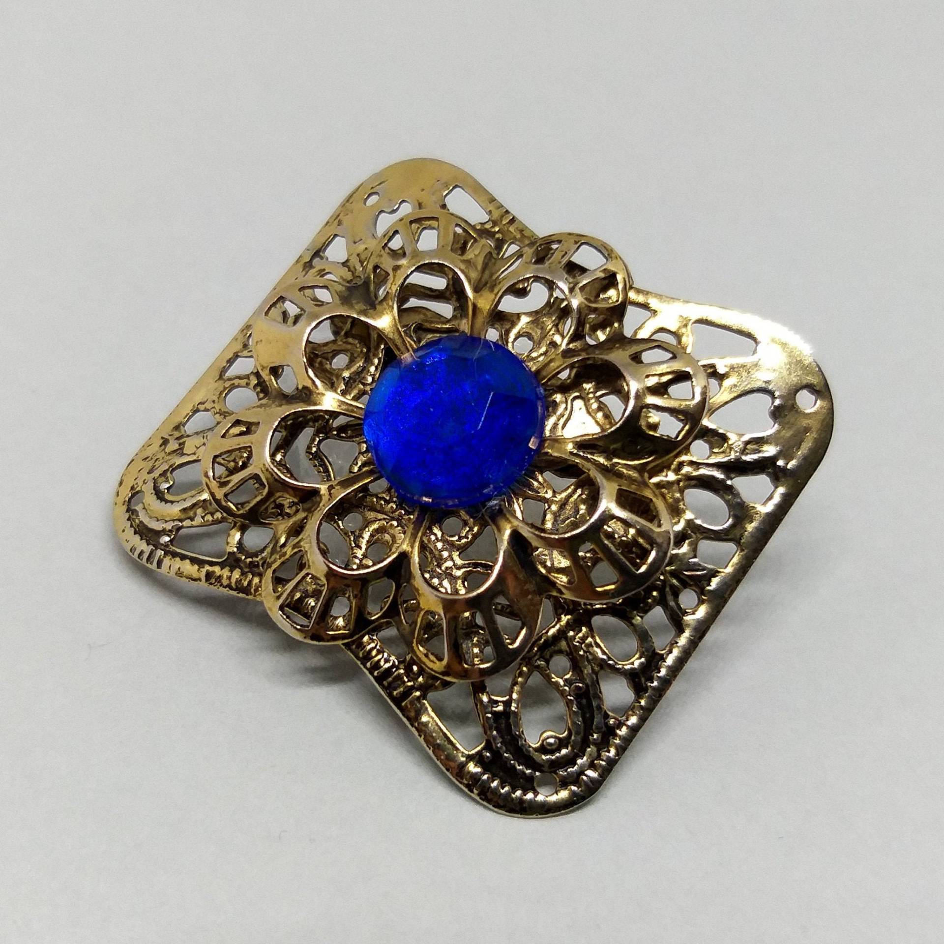 Durchbrochene Brosche Mit Blauem Strass, Vintage Verzierte Goldfarbene 60Er 70Er Jahre von PicasolaVintageShop