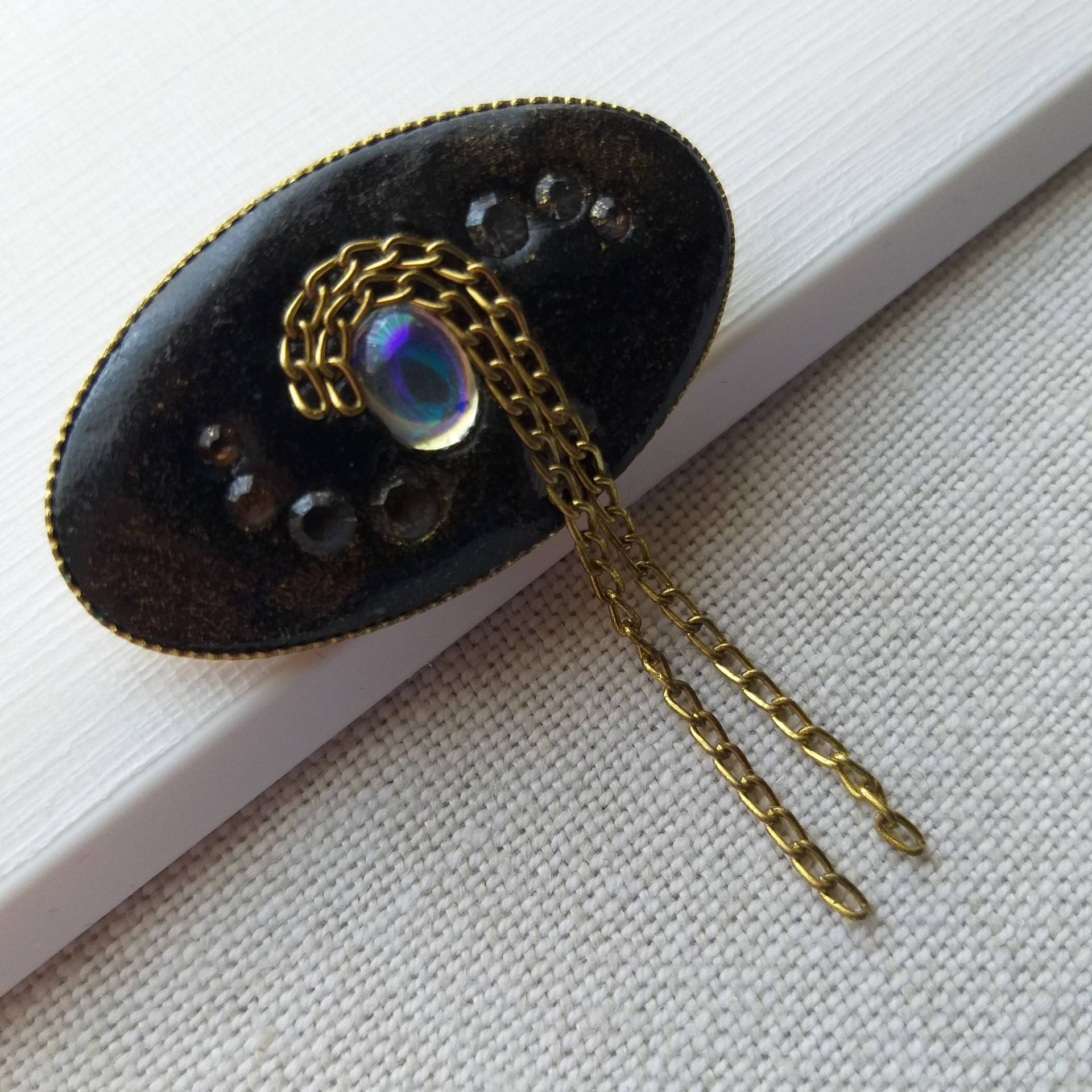 Vintage Ovale Brosche Mit Strass Und Ketten, Stil Der 40Er Jahre von PicasolaVintageShop