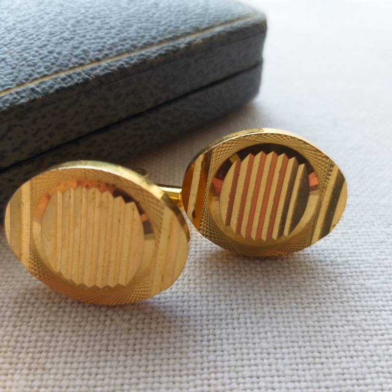 Ovale Manschettenknöpfe Mit Diamantschliff Gold Ton Vintage von PicasolaVintageShop