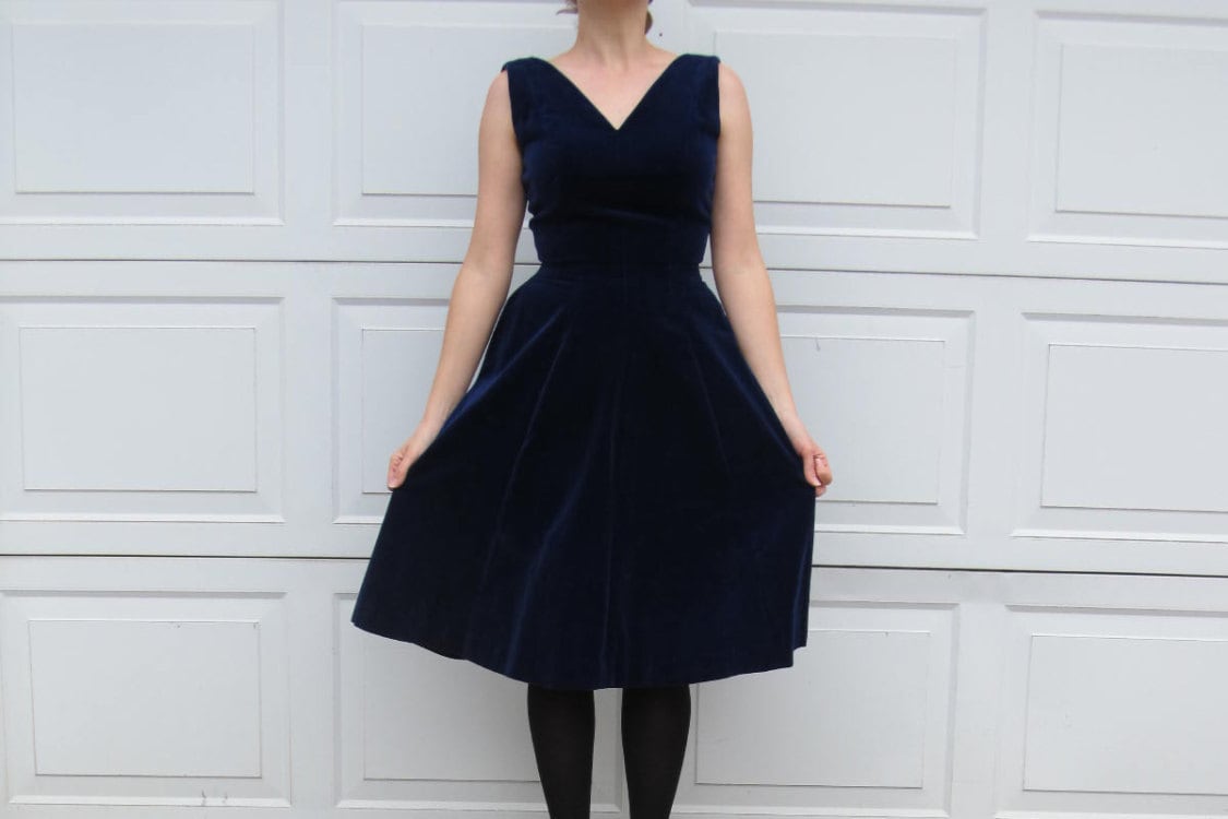 1950Er Jahre Anne Fogarty Marineblaues Samtfestkleid, Weihnachtskleid, Partykleid, Xs von PicassosStudio