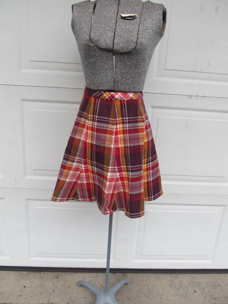 1960Er Jahre Damenpflaume, Senf Und Cranberry Karierter Rock, A-Linien-Rock, Skater-Rock, Bobbie Brooks, Klein von PicassosStudio