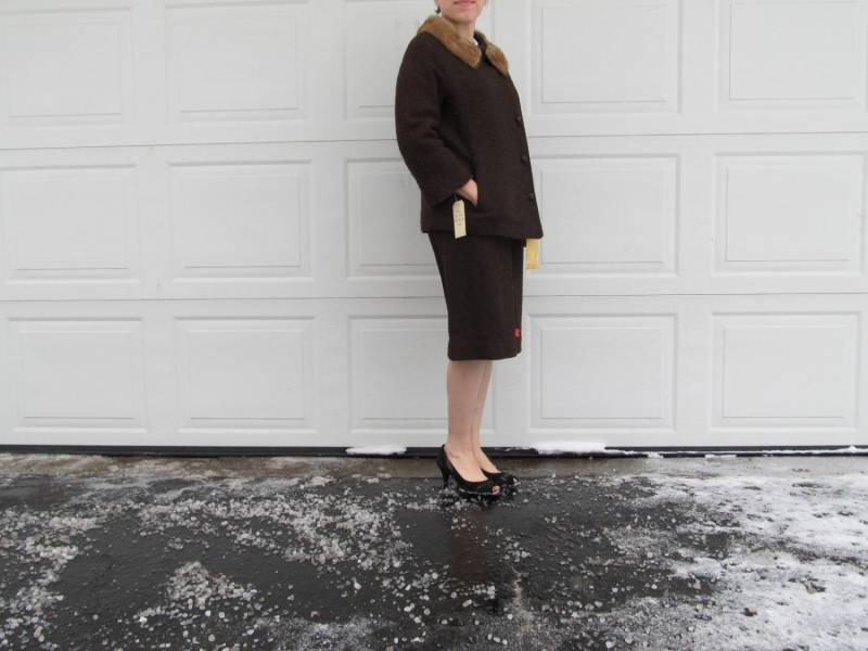 1960S Nos Boucle Wolle Und Nerz Kragenanzug, Nie Getragen, Etikett Angebracht von PicassosStudio