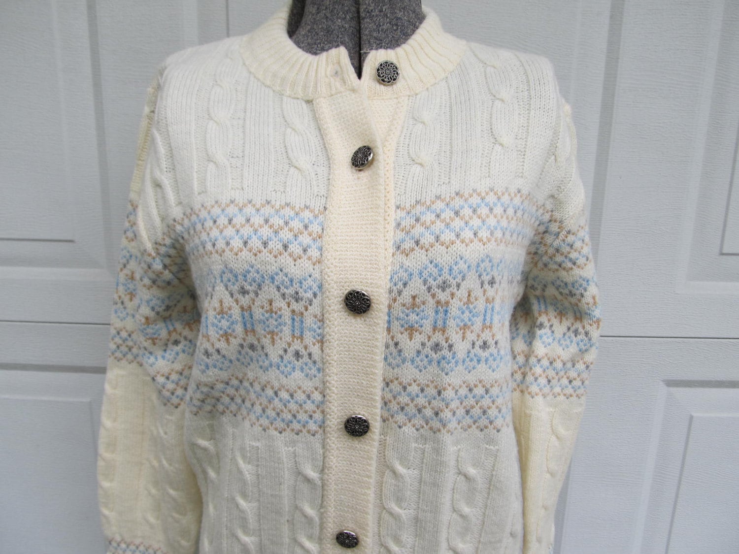 1970Er Jahre Cremefarben Fair Isle Strickjacke Mit Detaillierten Metallknöpfen Acryl, S/M von PicassosStudio